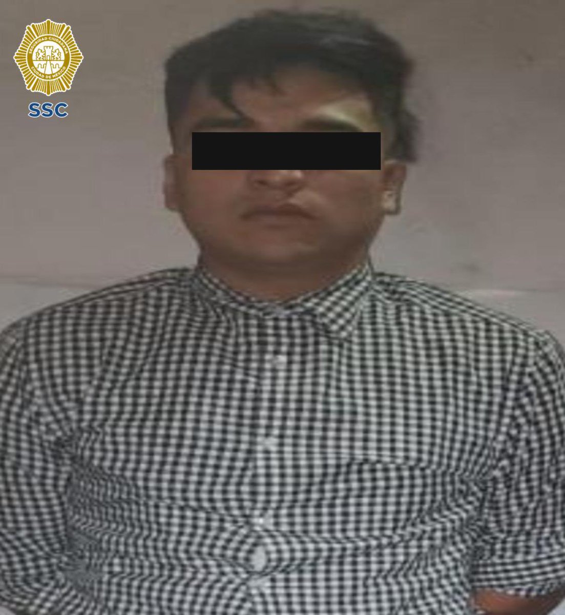 OHarfuch's tweet photo. Compañeros de @SSC_CDMX detuvieron a un hombre en @Alc_Iztapalapa relacionado con los delitos de extorsión a comerciantes, venta de drogas y secuestro; se le aseguró un arma de fuego, dosis de cocaína y dinero en efectivo. https://t.co/l1TX41GyVz