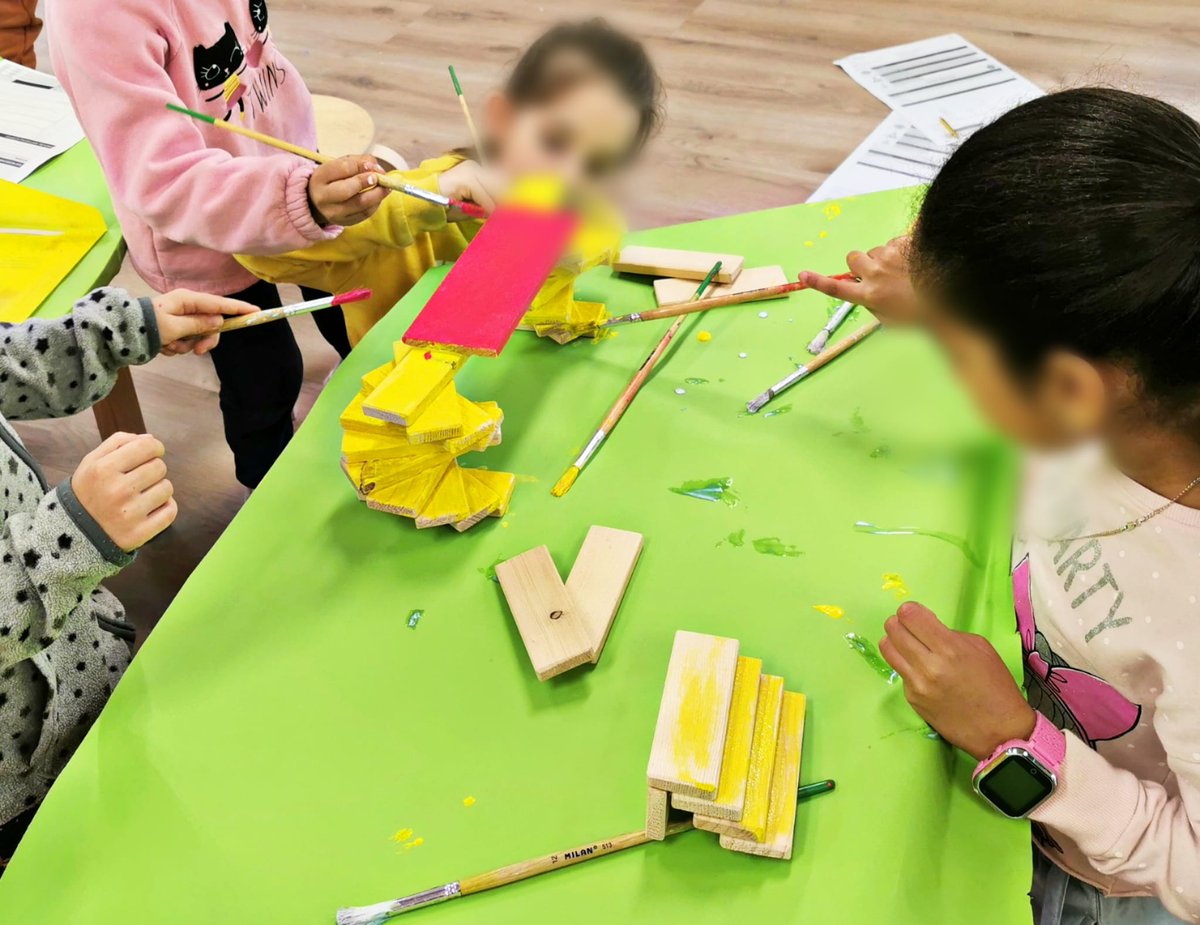 EP2 tanca la seva primera ronda de reptes. Planificar la compra, idear i construir un pont, pensar en el disseny d'un tapís i teixir-lo, fer un experiment partint d'una hipòtesi o desmuntar joguines per descobrir el seu mecnisme... Planificar a partir d'objectius i avaluar-se 🎯