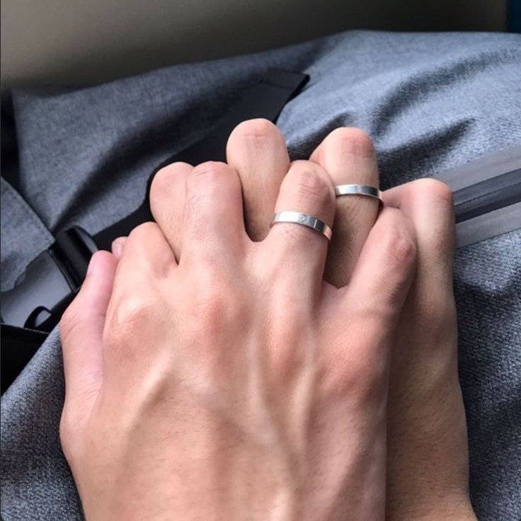 Quero sonhar com você
Dormir do seu lado
Nunca leve a sério se eu disser pra me esquecer 
Quero estar com você sem tempo contado 
Vê se não demora que eu tô louco pra te ver