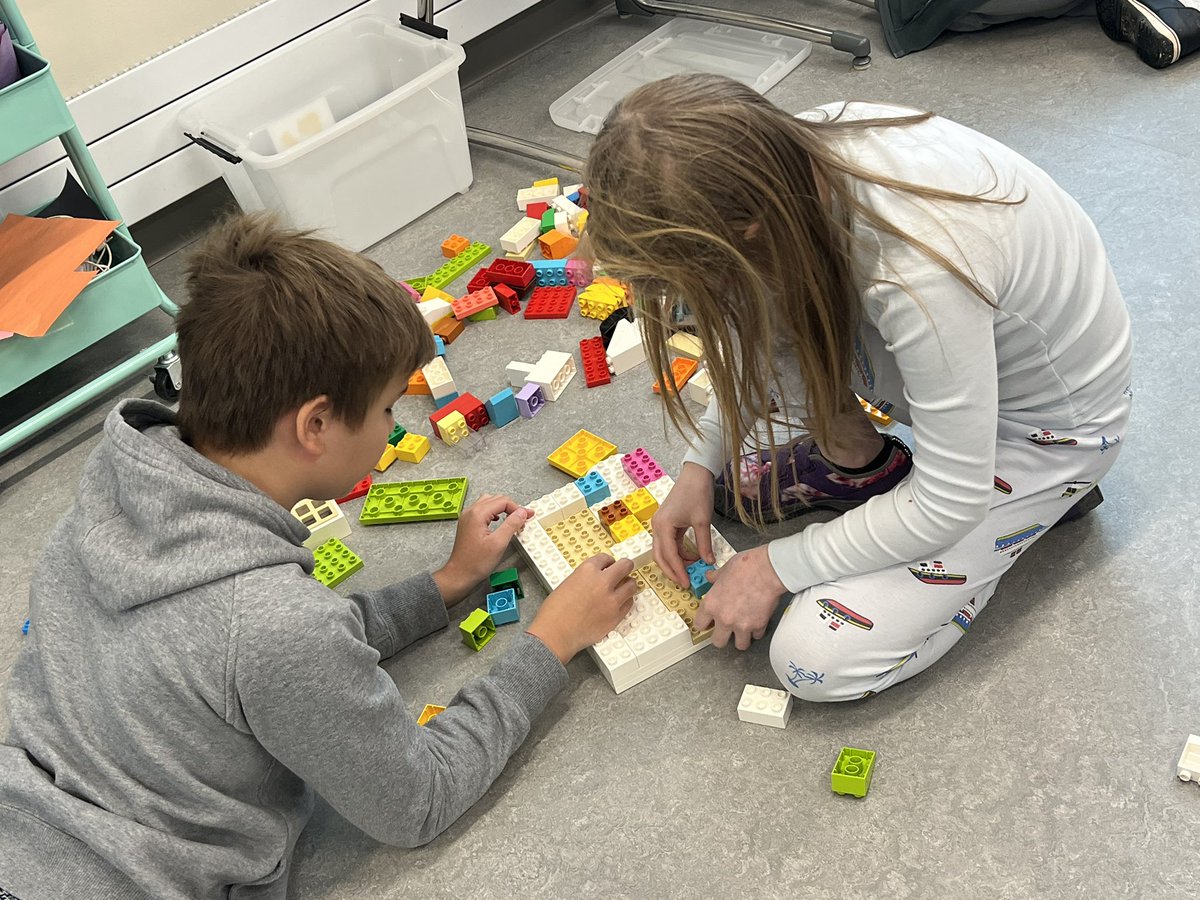 Goden_History's tweet photo. Sometimes on a Friday after a long, snowy week, you need a little STEM. ❄️
#ELA #ElaStem #combineitALL #writethestory #thisischagrin #4thgrade #kidsrule https://t.co/f1nbI4MOVF
