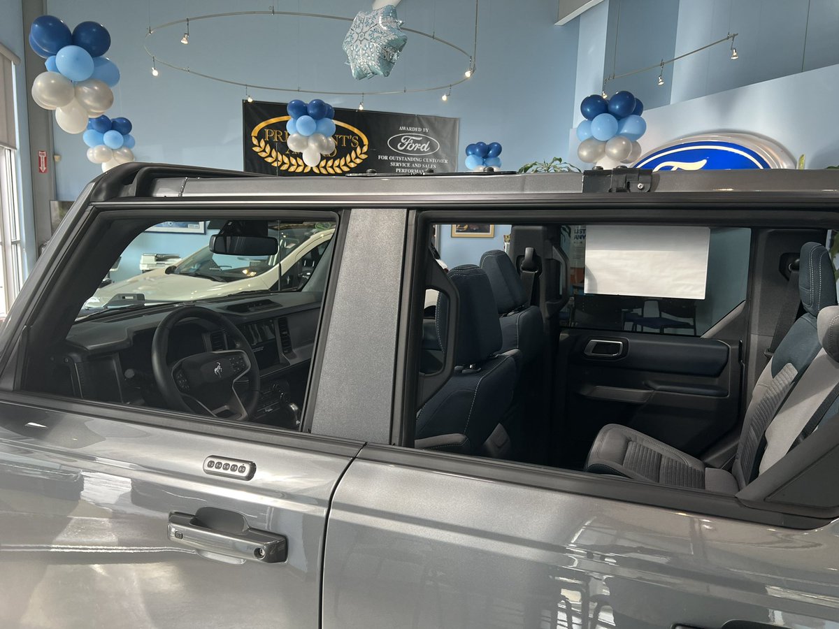 DingDongDaddy95's tweet photo. Life is more fun when your top is off! Come check out this new 2022 #Ford #Bronco #OuterBanks !!! This Bronco is super nice and is being sold at MSRP! Come see me at @FordofUniontown @Ford https://t.co/vMWZ1tPjfh