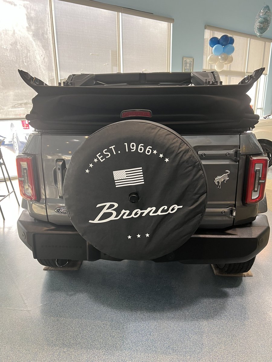 DingDongDaddy95's tweet photo. Life is more fun when your top is off! Come check out this new 2022 #Ford #Bronco #OuterBanks !!! This Bronco is super nice and is being sold at MSRP! Come see me at @FordofUniontown @Ford https://t.co/vMWZ1tPjfh