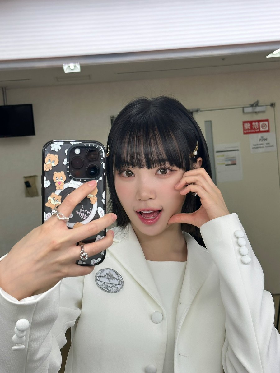 chaewonnt's tweet photo. Heart to our Fearnots who enjoy our Fearless in Japan. It is such a happy to promoting our song and meet many cool people {and our dearest Fearnots}. Please send a lot of support for us❣️🤍🤍 https://t.co/wtpmIfBigZ