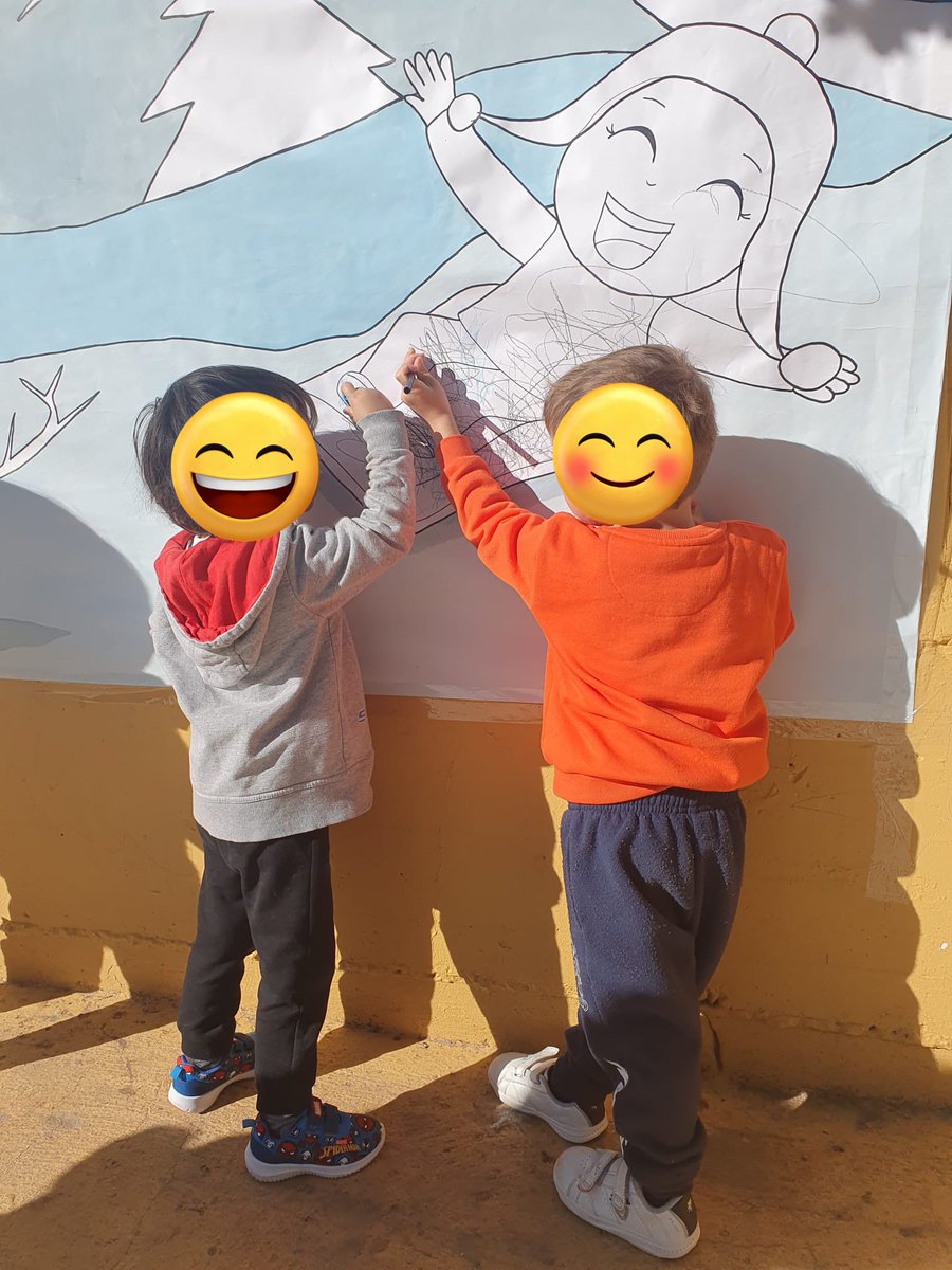 CeipRVInclan's tweet photo. Hoy se ha celebrado en el cole, por las clases de infantil, LA FIESTA DEL INVIERNO ❄️⛄️donde se han pasado por diferentes talleres. Una experiencia muy divertida y que ha sido posible Gracias a la colaboración de algunos familiares. https://t.co/erxMV4TsKX