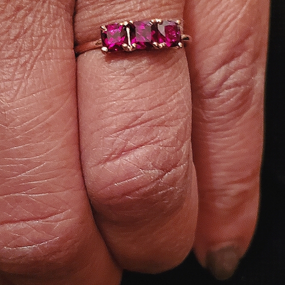 radiance1992's tweet photo. So good I had to share! Check out all the items I'm loving on @Poshmarkapp from @Ladygm609 #poshmark #fashion #style #shopmycloset #djoy #unbranded #garnet: https://t.co/ZaDaynHy16 https://t.co/MX6RhPRxj2