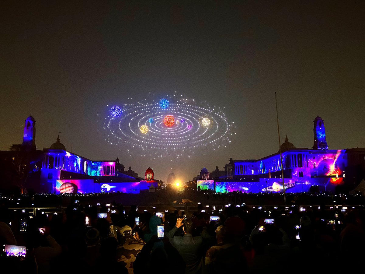 A drone show depicting a solar system. 3500 drones lit up the skies at Vijay Chowk as a part of rehearsals for beating retreat ceremony in New Delhi on 27 January 2023. 

#KartvyaPath #NewDelhi #shotoniphone #photojournalism