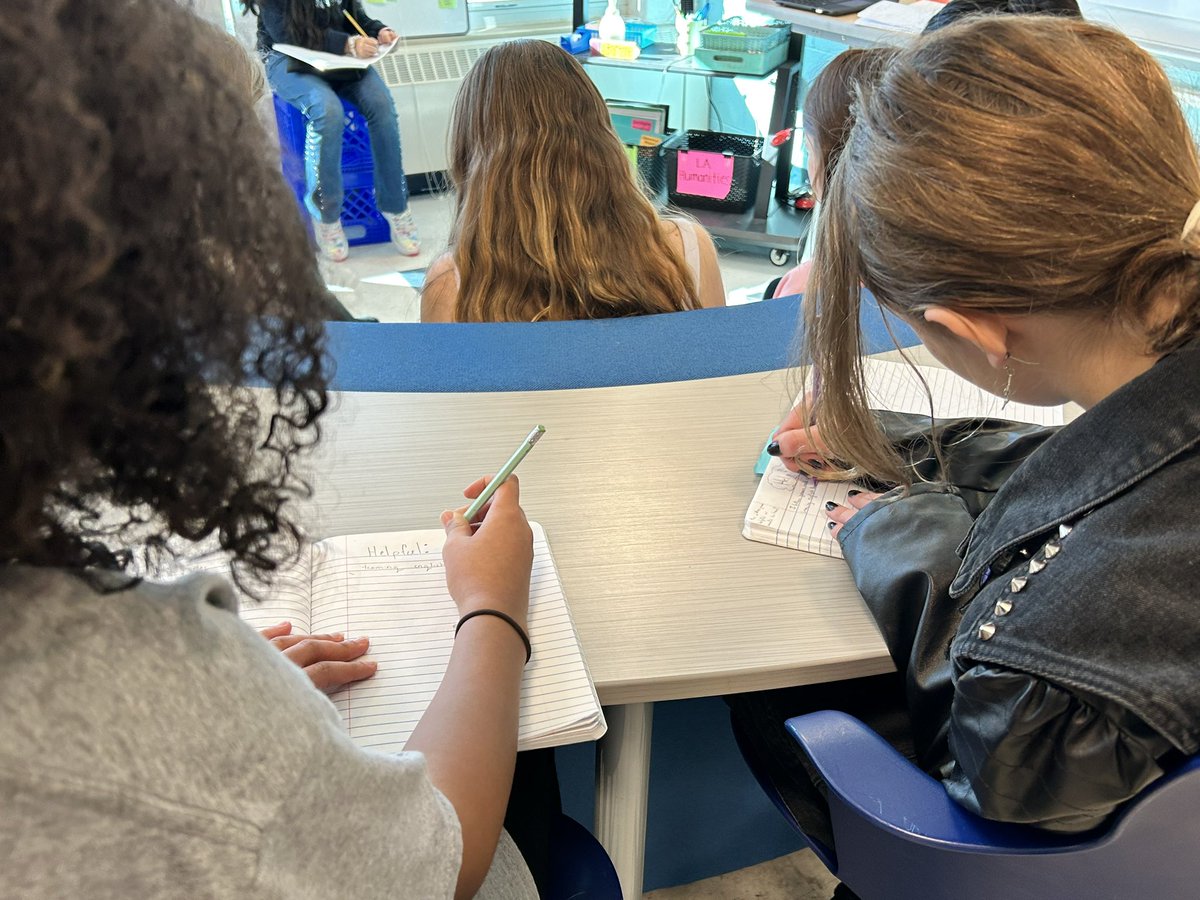 MrsEtense's tweet photo. Debate Research! HQI Live Unplugged- Class Visit where Ss are suspending judgement in order to research both sides of a debate. #HQI #liveteaching @MrsBartoneESMS @ServissMrs @MrsThomas_ESMS @srtahacheesms @MrsCEastShore @MrGenovaESMS @RKravecs3 @1LitQueen @MsBHumanities https://t.co/Um8VMFyYdO