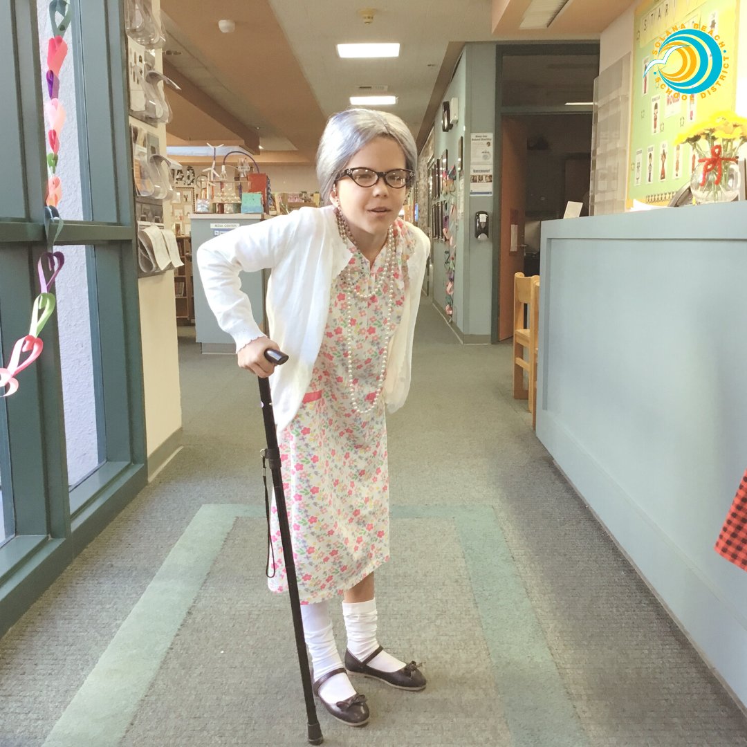 SolanaBeachSD's tweet image. Happy 100th day of school! 
Carmel Creek School students and faculty had a lot of fun celebrating the 100th day of school! The theme was, “dress like you’re 100 years old.” We love to see students and staff display school spirit. 
#ccsbsd #school  #sbsd #solanabeach