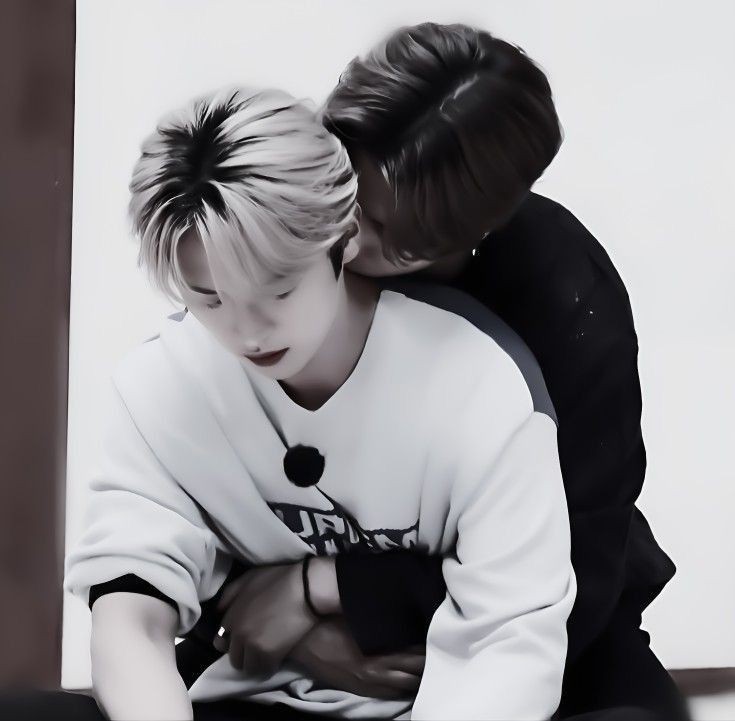 lorelorita_'s tweet photo. Connected - Minsung au

En donde luego de descubrir una infidelidad por parte de su novia, los amigos de Mnh lo sacan a bailar para distraerse y se termina enrollando con un desconocido. Un par de días después se entera que éste, de hecho, es su nuevo jefe. https://t.co/r24v99FmxH