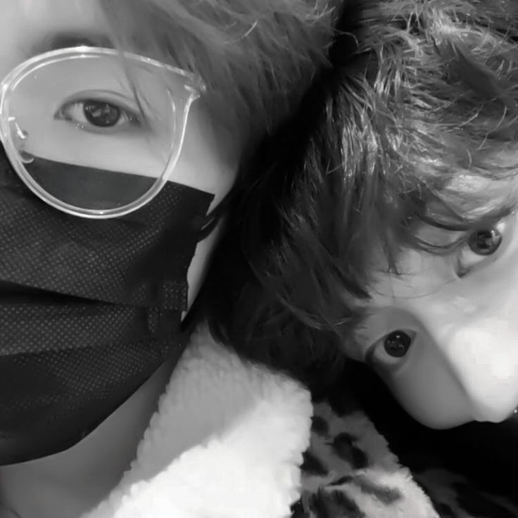 lorelorita_'s tweet photo. Connected - Minsung au

En donde luego de descubrir una infidelidad por parte de su novia, los amigos de Mnh lo sacan a bailar para distraerse y se termina enrollando con un desconocido. Un par de días después se entera que éste, de hecho, es su nuevo jefe. https://t.co/r24v99FmxH