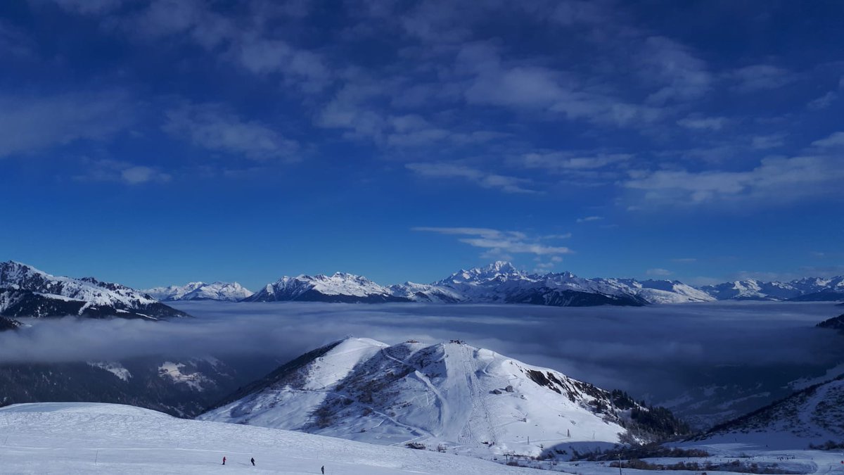 Lechaletdoucy's tweet photo. Stunning cloud inversion today. #Doucy #Valmorel #skichalet #mountains #inversion #bluebird https://t.co/chOrEVjTi5