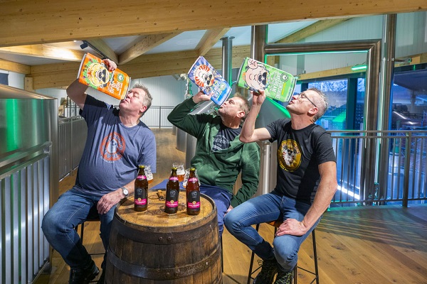 bara_bier's tweet photo. För tredje gången slår sig nu frankiska Brauerei #Kundmüller samman med amerikanska #FatHeadsBrewery för att brygga ett samarbetsöl. Den här gången handlar det om en #sessionIPA. #Tyskland #Franken #öl #Weiherer #Grischbeerla @FatHeadsBeer
https://t.co/vzkOVWywWq https://t.co/uVuZoCyCSe