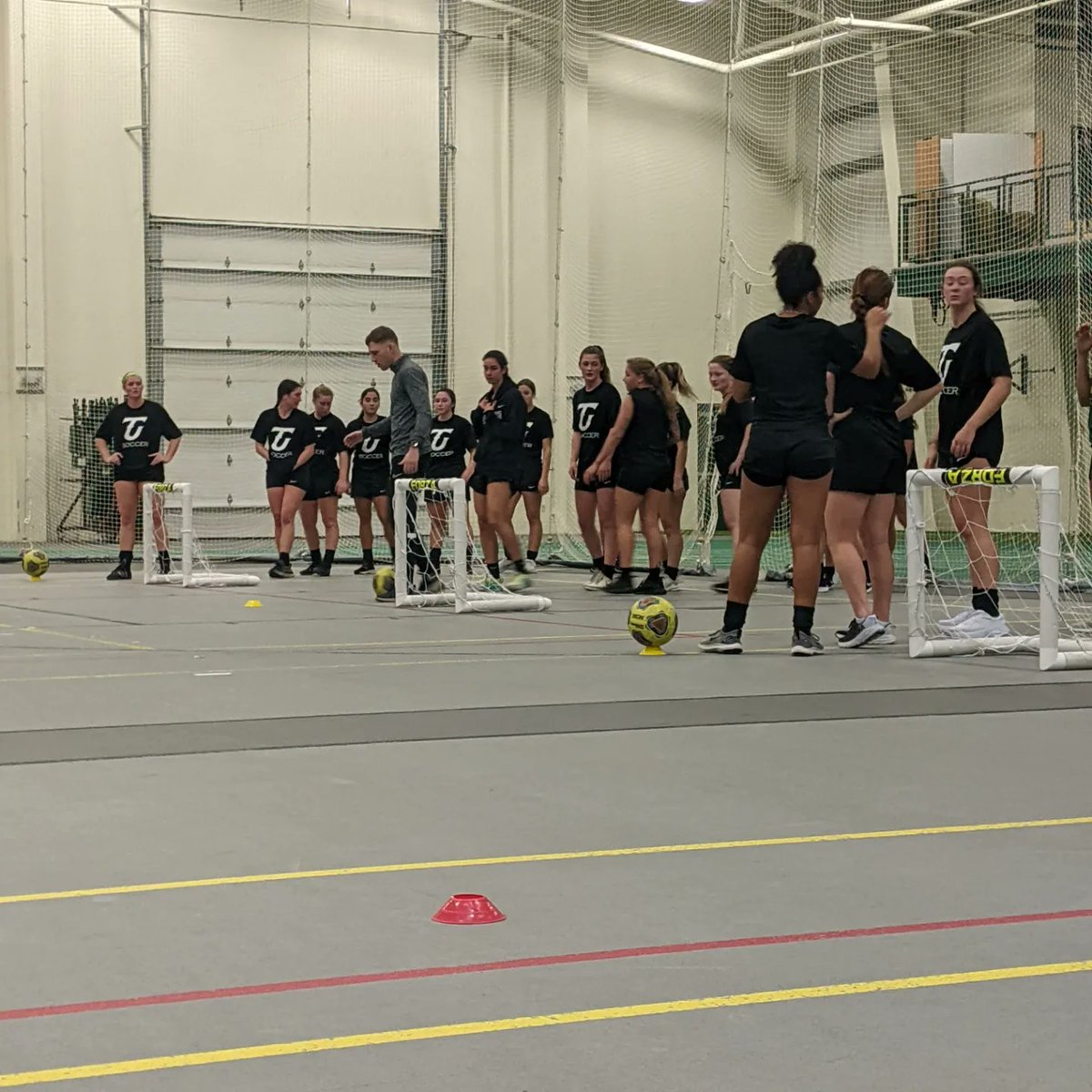 TuWnsSoccer's tweet photo. Dragons getting some early morning work in!! 🐉⚽ https://t.co/iOiHlPK1ru