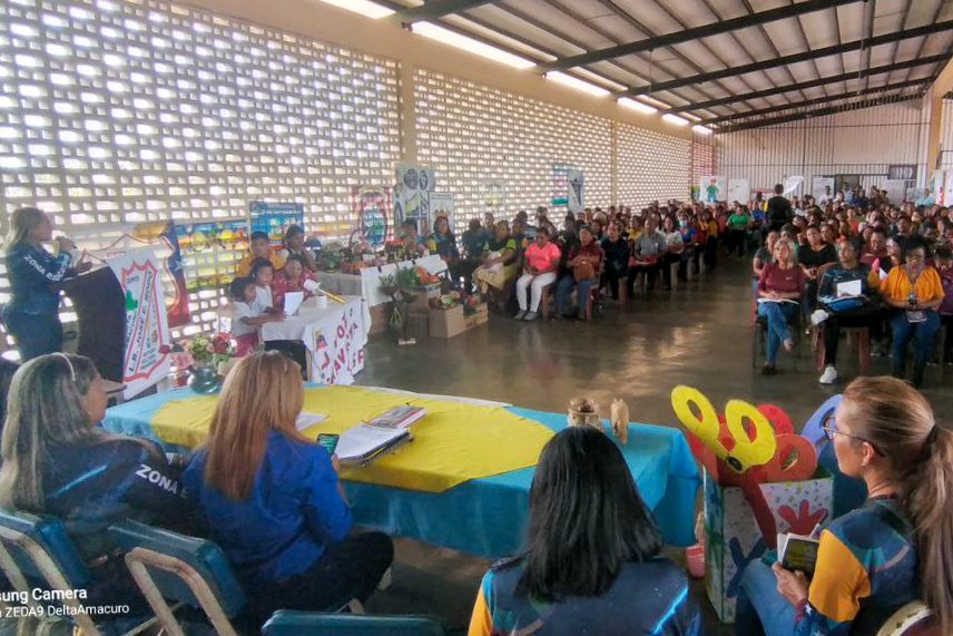 mineducacion_ve's tweet photo. ¡Jornada especial!

Todo nuestro equipo ministerial está desplegado en el territorio nacional para escuchardebatir y construir soluciones que permitan avanzar por el bienestar colectivo y la calidad educativa. 

Juntos/as somos invencibles.
@NicolasMaduro 
#BastaDeAcosoComercial https://t.co/7CInoolTE7