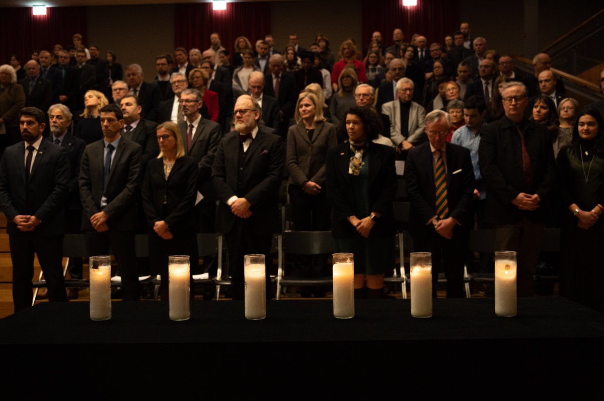 Am #InternationalHolocaustRemembranceDay🕯️gedenken wir der Opfer des Nationalsozialismus. Die gestrige Berner Gedenkveranstaltung der 🇮🇱 Botschaft widmete sich der generationsübergreifenden Erinnerungskultur.📷Aline Zandona 

#IHRD2023 #IHRABern #IHRD2023Bern #WeRemember #shoah