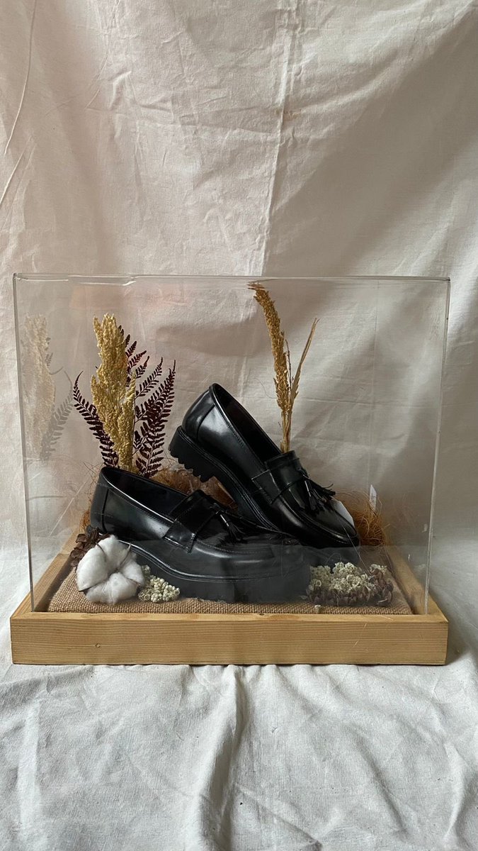 ______abysmal's tweet image. Nah abisitu dia urusin foto kua, printilan2 dokumen gitu deh tp aku mau fokus ke bagian lucu lucu aza. Ini dia sewa kotak seserahan, gemes ya🥺 design kotaknya di ig: seserahankeni. Total biaya 575rb dapet 4 kotak+kotak cincin. Deposit dulu 300rb nanti acara selesai dibalikin