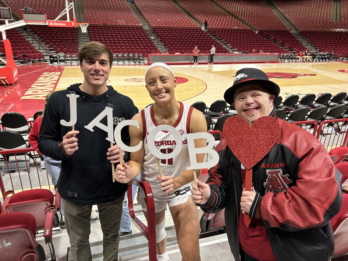 CanaanSandy's tweet photo. GO #JacobMoore FROM @rylang2 & brother ! 🙏🏽& ❤️2 U JAKE! @RazorbackWBB @ArkRazorbacks @follyforhire @cavecitycavemen #LeukemiaStinks https://t.co/4DFcQGtZPt
