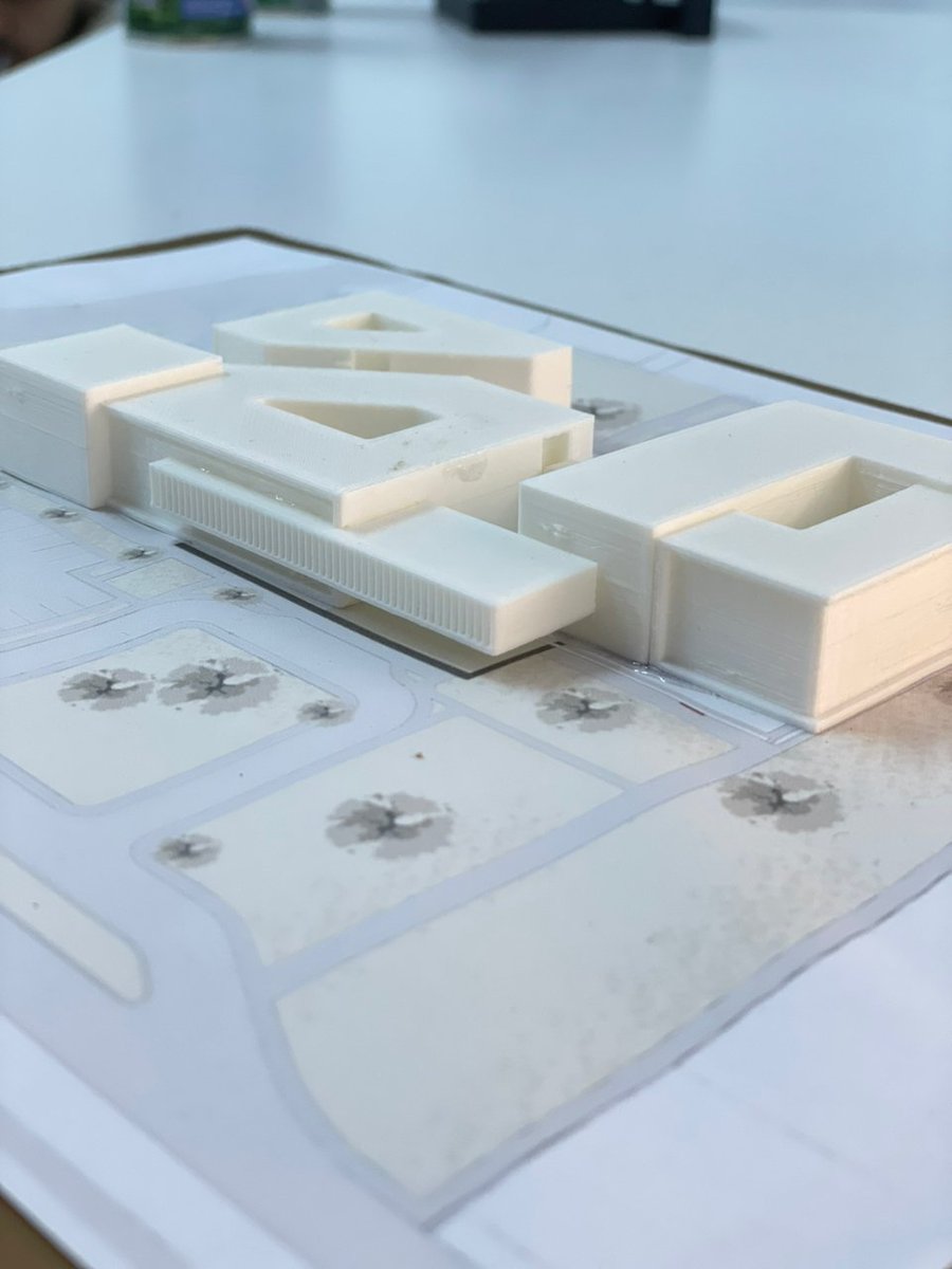 من تصوير الزبائن ، كتلة معمارية مُصنّعة بتقنية الطباعة ثلاثية الأبعاد (3D printing) لتجسيد و توضيح مبنى مستشفى أمراض نفسية ، لزميلنا و صديق المشروع عماد العبيدي 🤍
بمقياس 1:750 📏
هذا العمل منكم و بكم يستمر و يزدهر 🤍
لطلب المجسمات :
0914004843 📱
0926785002