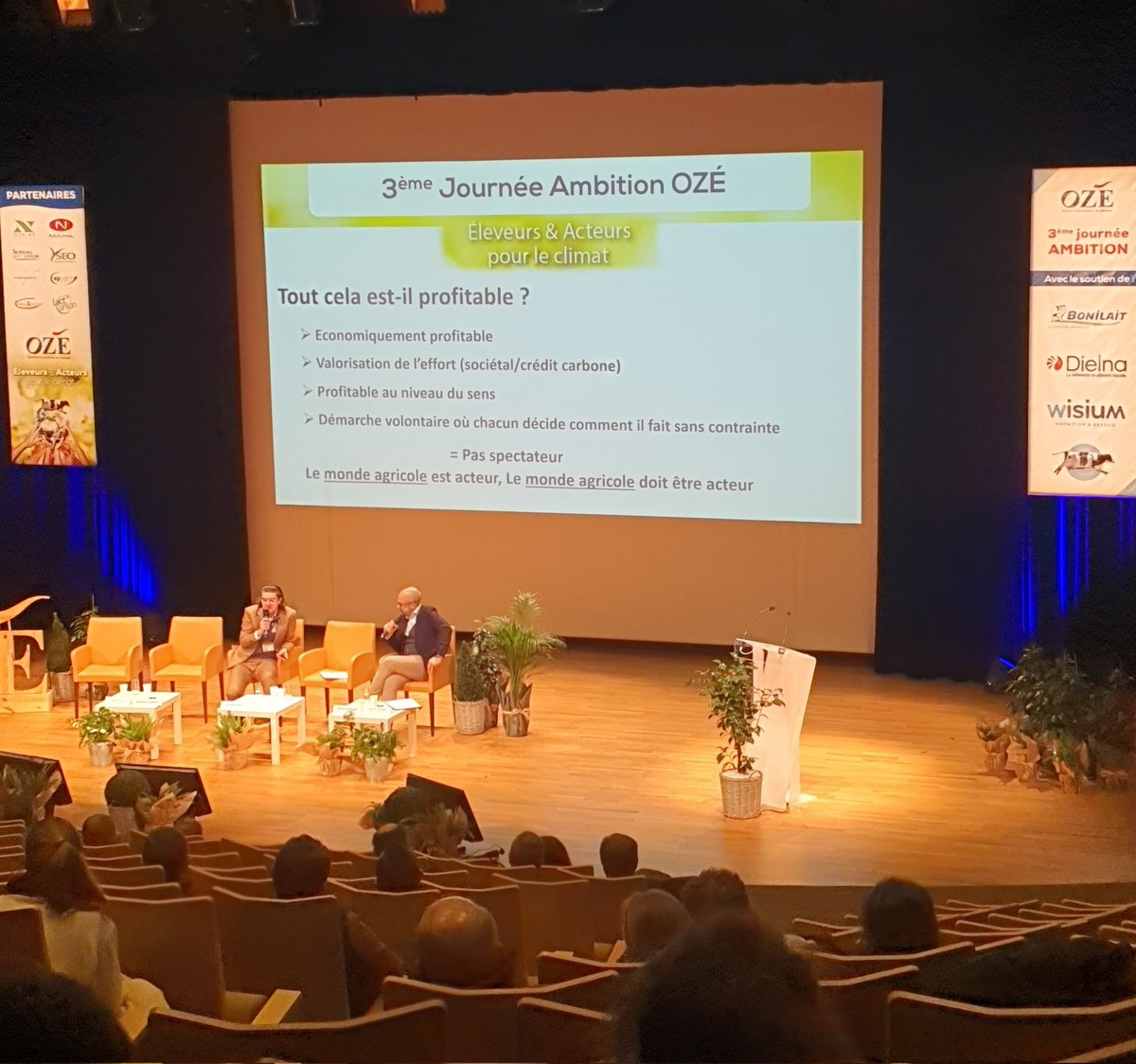 OlivierTHIBAUT5's tweet photo. #JourneeAmbitionOZE organisé par #Novial
@Noriap
@SodiaalCoop
Les enjeux climatique, la reduction de carbonne
#Conclusion soyez acteur sur vos #exploitation
#FrAgTw https://t.co/xcwN5WFR2Q
