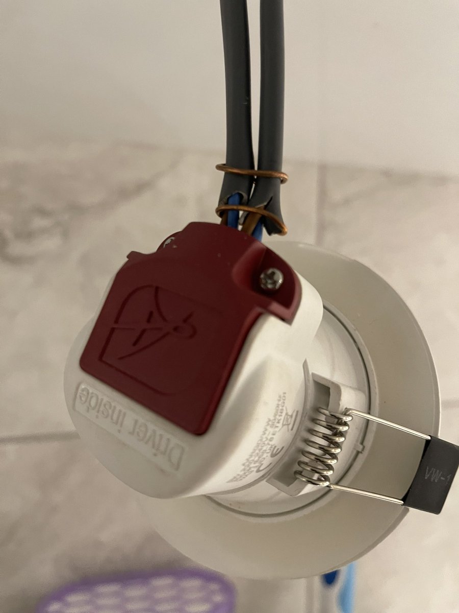 SolutionsEM's tweet image. More bodges found …… #Electricalmaintenance