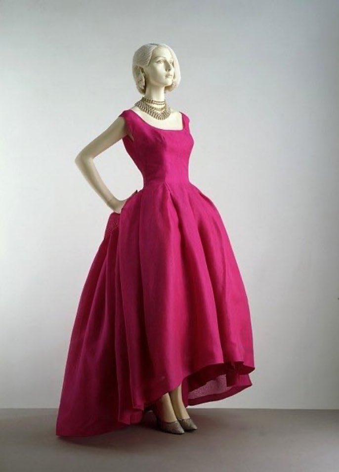 MadameGilflurt's tweet photo. When I’m a #frockingfabulous sorbet, I’ll wear this all the time. By Jacques Heim, c.1959. Via The Met. #fashionhistory https://t.co/KrD2EWE1dw