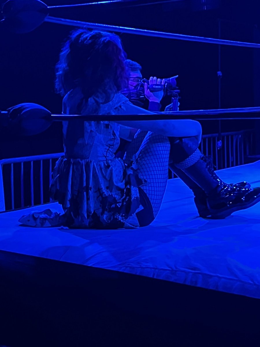 Wanted to get a better pic of @NoelleSummit but tbh she’s scary as hell. 🙈😰

#ProWrestling #RockyMountainPro