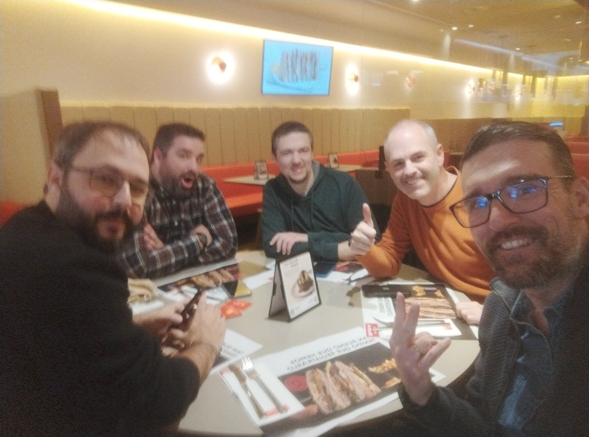 fchopo's tweet photo. Visita relámpago a las oficinas de #Microsoft en #Madrid Lo mejor, conocer algunas novedades sobre #BizzApps #Surface #Data #IA #development y reencontrarte con gente con muchísimo talento 😜 @migueltabera @angeldav @ima_iza @shmancebo #MVPBuzz https://t.co/dJJsZrKSlq