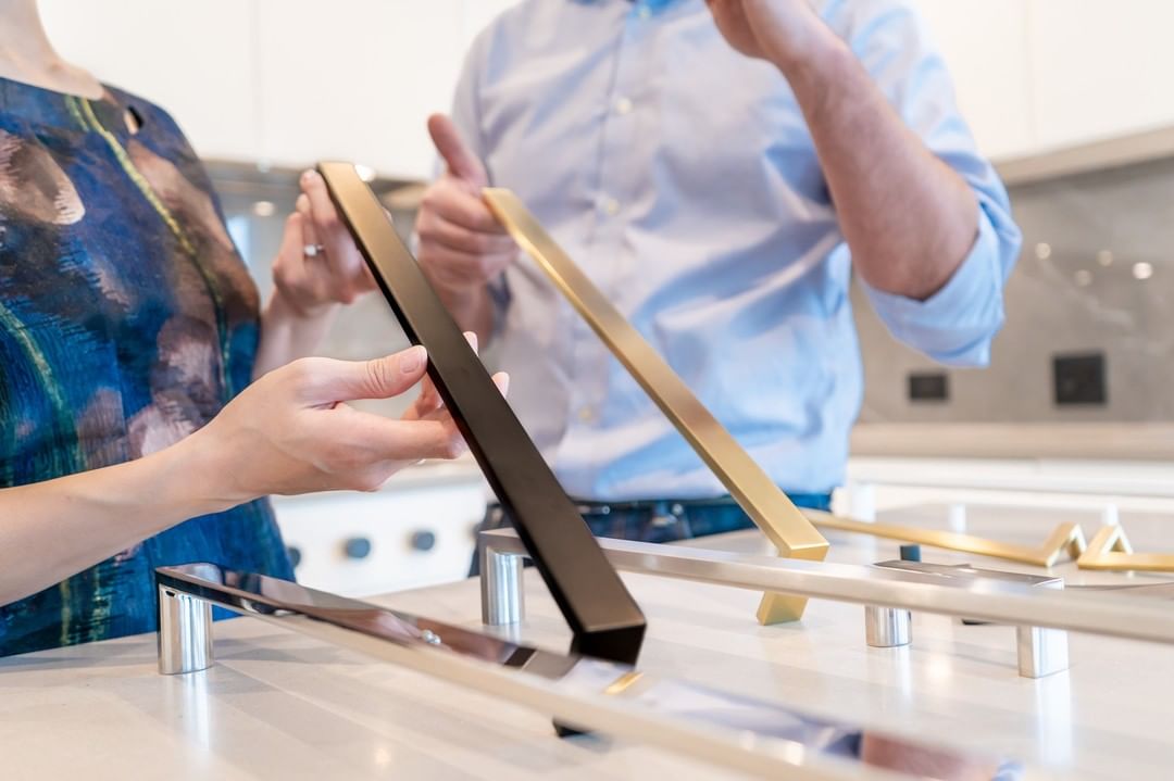 KBIS's tweet image. Sleek and stylish - the perfect combination. ✨

Vancouver-based, JWL Hardware, designs modern decorative hardware using sustainable materials and finishes. 

From appliance door handles to cabinet pulls and knobs - visit W5637 in the #KBISKickstarter Zone at #KBIS2023!