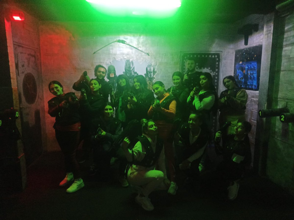 EspaiJoveLaMina's tweet photo. 🔫 LASER TAG🔫

📍Avui hem anat fins a Gorg, per a jugar al laser tag en les instal·lacions de @laserking.es , de les quals hem gaudit jugant 2 partides en les quals ho passem genial.

🎯Esperem tornar com més aviat millor, per a tornar a gaudir d'aquesta experiència. https://t.co/lHFBj5BElP