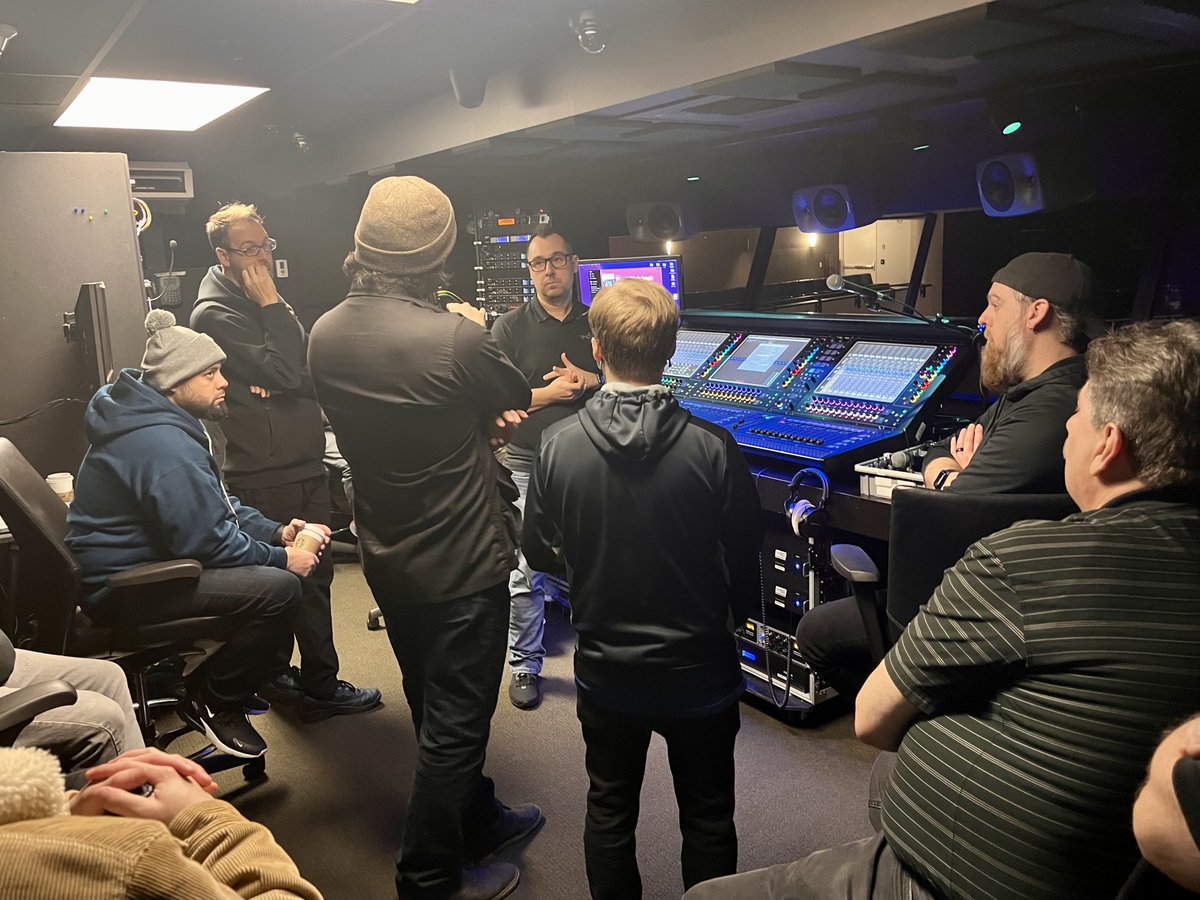 midwichusplus's tweet photo. Holy macaroni, what a week! Customer visits across the country with @USAudioTechnica @rolandproav @QSYS_AVC & phenomenal training in Boston with our friends @easternacoustic! Great job everyone! ๐ ๐๐ ๐๐
#avexperts #avinsiders #avtweeps #enterpriseav #goFarmersgo https://t.co/4KNxG18Xag