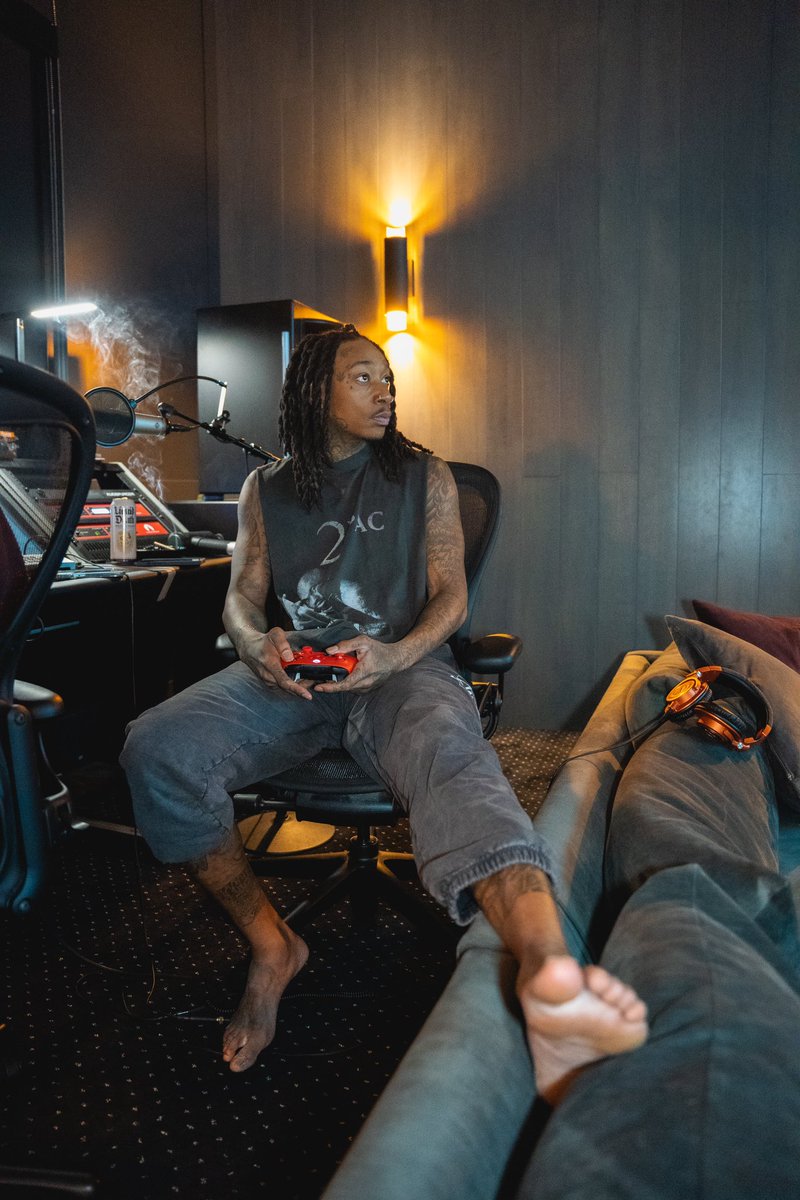 wizkhalifa's tweet image. DND 🙈🙉🙊 Wizzlemania Otw!!! #Timo