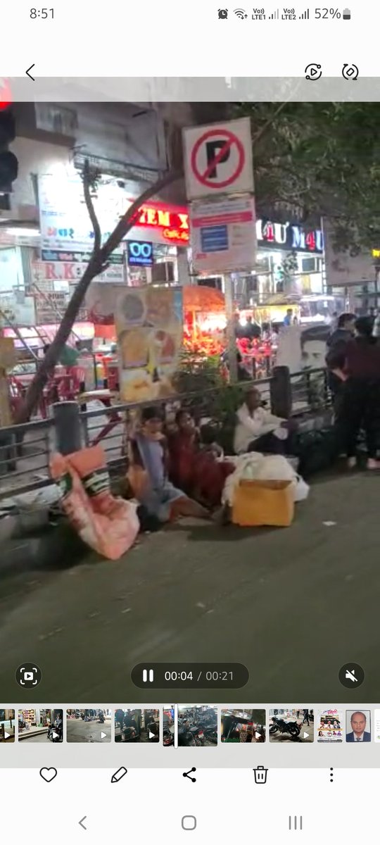 ars1211's tweet photo. All the 4 sides of prime arcade , Adajan Junction is occupied by hawkers , laris and shops .
No footpath to walk for pedestrian . Who is showering blessings on them ..? Please remove obstacles /  encroachment https://t.co/cfYkNMSyTT