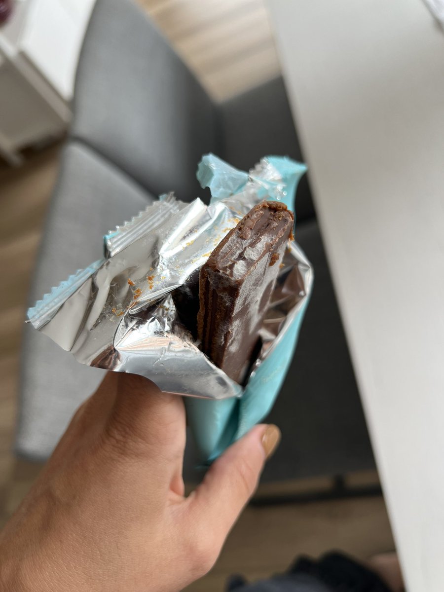 micadickstein's tweet image. Hola @rapanui_choco Es normal que sus chocolates contengan hongos?? Una verguenza!!! Quien se hace cargo??