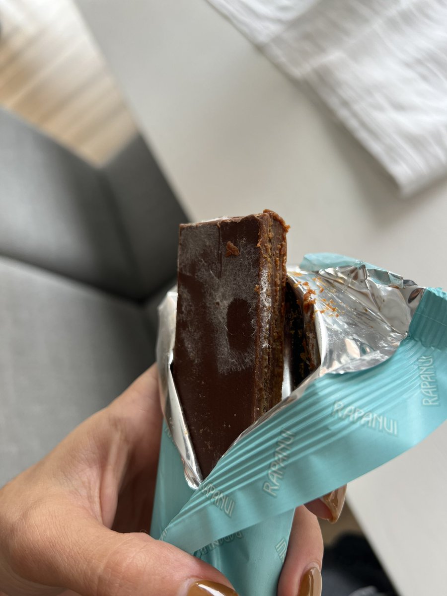 micadickstein's tweet image. Hola @rapanui_choco Es normal que sus chocolates contengan hongos?? Una verguenza!!! Quien se hace cargo??