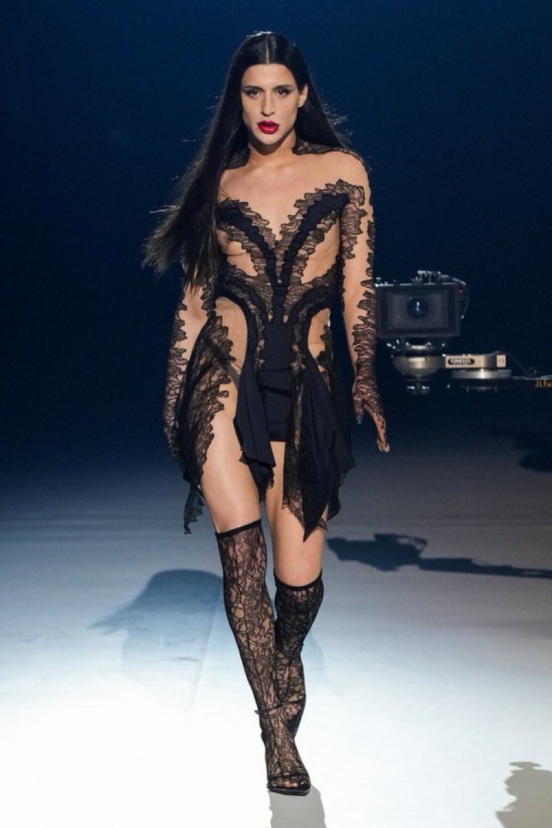 gmrtzzz's tweet photo. Ella tiene el talento k le falta a Kendall Jenner https://t.co/FidRBLeDrp
