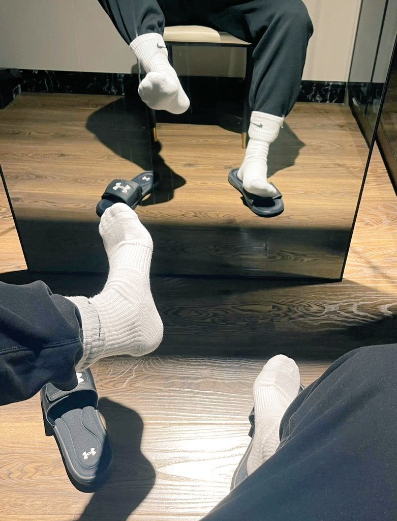 dfhnng1's tweet photo. 来个无脑畜生来给替你祖宗还房贷# ATM#取款机#报销奴#骚逼#人畜#压榨 https://t.co/msnsyImeQn