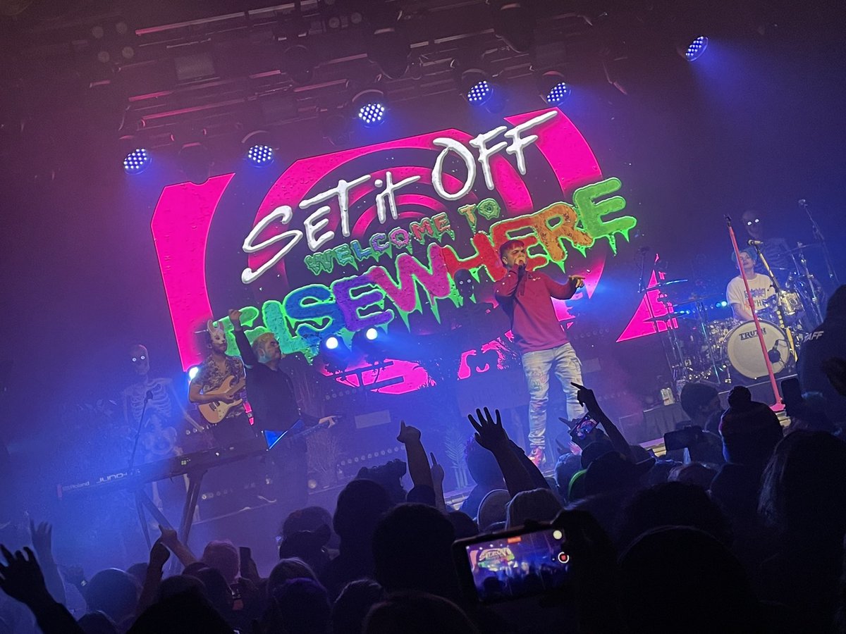 1226Ember's tweet photo. Todays the one year anniversary of seeing @SetItOff in concert for the first time. It was such an amazing experience and was so much fun. Thanks it i was introduced into other great bands that i instantly fell in love with like @NoLoveForThe @standatlantic and @ASITISofficial https://t.co/wtx5PCZO4g