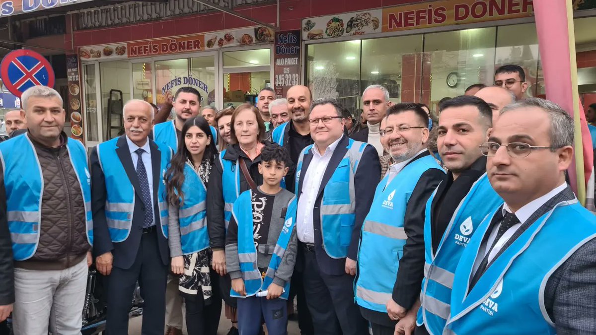 antakyayadeva's tweet photo. Genel Başkan Yardımcılarımız Selma Aliye Kavaf ve @nazlisedavural, İl Başkanımız İlker Eker, ilçe başkanlarımız ve teşkilat mensuplarımız ile birlikte Kırıkhan ilçemizde esnaf ve vatandaşlarımızla birlikteyiz
Genel başkanımız @alibabacan'ın selamlarını iletiyoruz
#Devapazarda https://t.co/BEJmT6P1ur