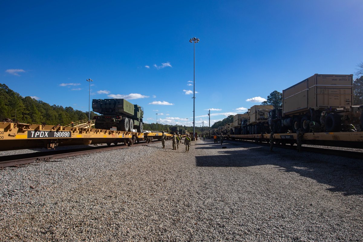 USArmyWHC's tweet photo. #ArmyReadiness: @USArmy #Soldiers with 3rd Battalion, 321st Field Artillery Regiment (3-321 FAR), @18th_FA_BDE, conduct #ArmyTraining #readiness exercise. | https://t.co/QLjzFQyxU6 | #ReadyNow, @18airbornecorps, #EDRE https://t.co/OFJaxKSXqu