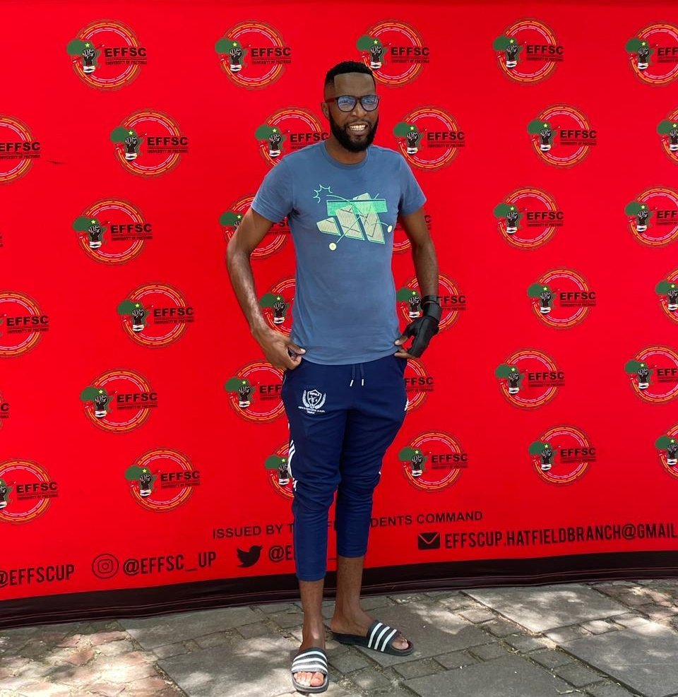 EFFYC_UP's tweet photo. ♦️ IN PICTURES ♦️
The Former Chairperson of the EFFSC UP Amos 'Amla' Monageng visited the EFFSC UP Batallion Desk on its Day 4 of assisting students

#YouKnowWhereTheSolutionIs #UmsebenziWethu #EFFREDFRIDAY #SizofundaNgenkani #EFFTurns10 https://t.co/WH34288ycA