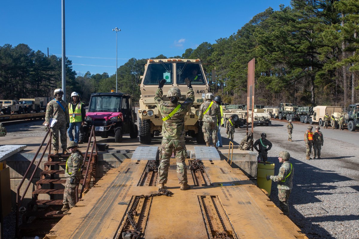 USArmyWHC's tweet photo. #ArmyReadiness: @USArmy #Soldiers with 3rd Battalion, 321st Field Artillery Regiment (3-321 FAR), @18th_FA_BDE, conduct #ArmyTraining #readiness exercise. | https://t.co/QLjzFQyxU6 | #ReadyNow, @18airbornecorps, #EDRE https://t.co/OFJaxKSXqu