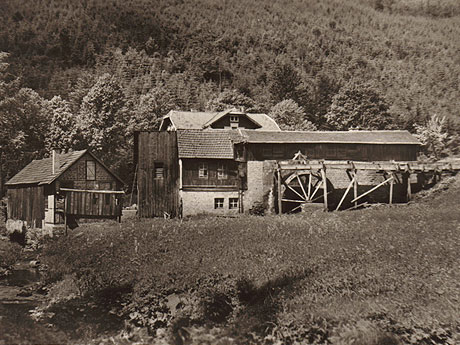 .

Gute Nacht!

.

Freundschaft, das ist wie Heimat.

#KurtTucholsky
#SchloßGripsholm

#Heimat
#Freundschaft