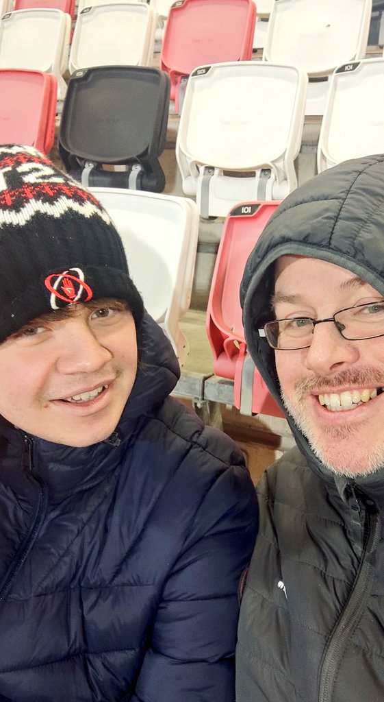 Friday night lights <a href="/UlsterRugby/">Ulster Rugby</a> Birthday weekend celebrations for Liam turning 15! #SUFTUM #birthday #ulsterrugby