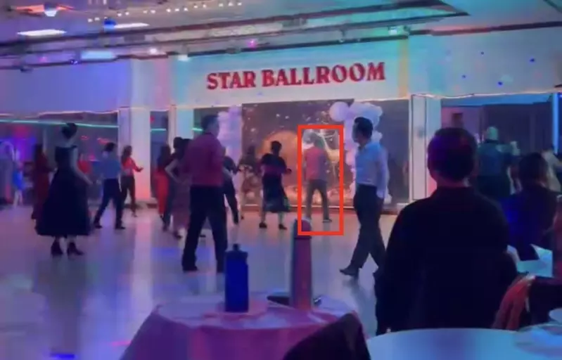 Syndicate650's tweet image. 舞星大规模枪击案件发生后的第五天，一位幸存者牛先生心情任然无法平静。他非常清晰的记得当晚经历的一切，而且一直反复说着：那天是除夕夜，扫射的声音和鞭炮声音一模一样，年味也都一样。直到有人大喊打枪了，牛先生才反应过来