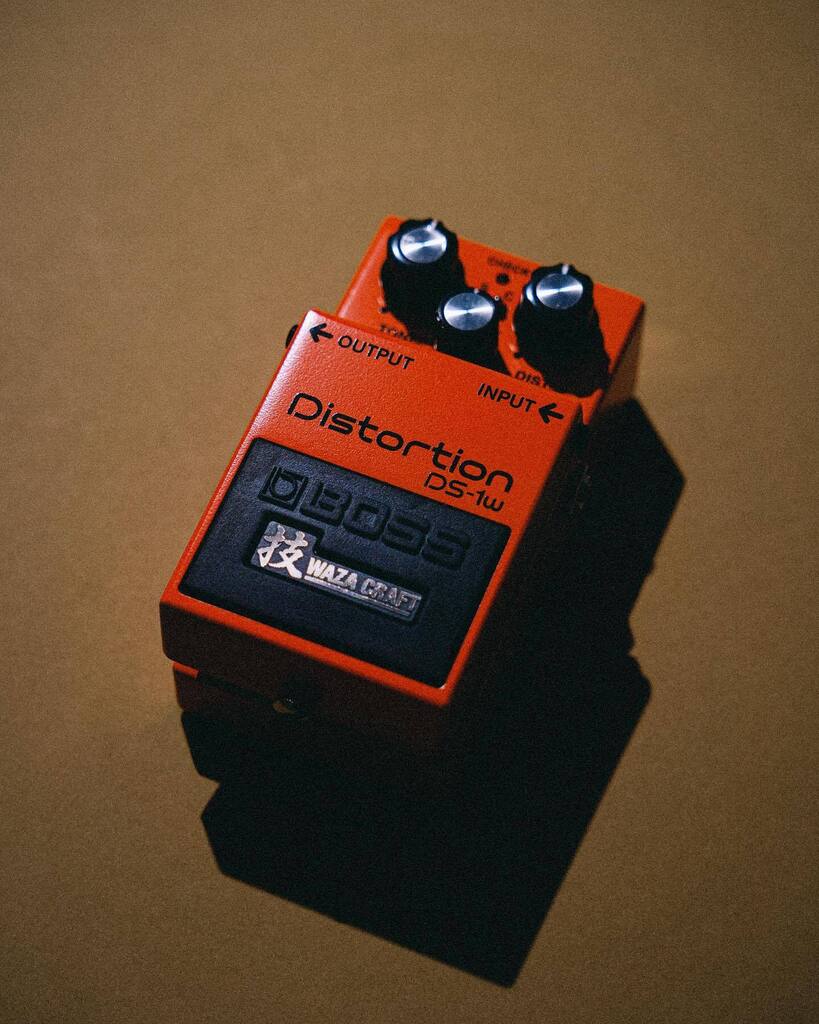 Time to finish this Boss Distortion saga once and for all ⚔️ @bossinfoglobal 
.
.
.

#dipswitchdemos #gearshots #boutiquepedals #pedalgram #toneculture #gottone #tone #becausetone #guitartone #knowyourtone #gearybusey #pedalboard #pedals #geartalk #pedal… instagr.am/p/Cn7I38psM3V/