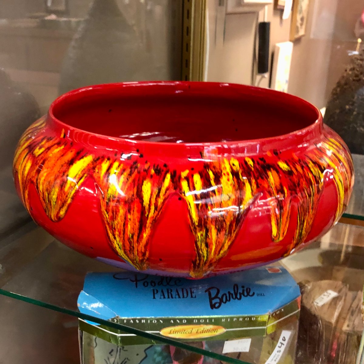 This 1970's drip glaze bowl is on fire!
*booth 403
Please call for purchase & availability
.
.
.
#AntiqueTrove #ScottsdaleAntiqueTrove #retro #vintage #antique #MidCenturyModern #AntiqueStore #MCM #VintageBowl #DripGlaze