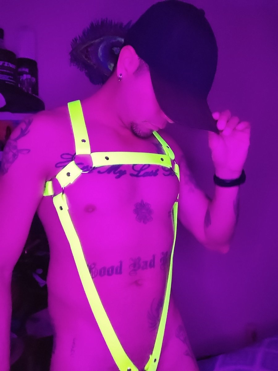 YosoyBaalam's tweet photo. Arnés neon de @romzmx 

@EncuentroGayMty @radargaymx https://t.co/0c0a2IrtkW