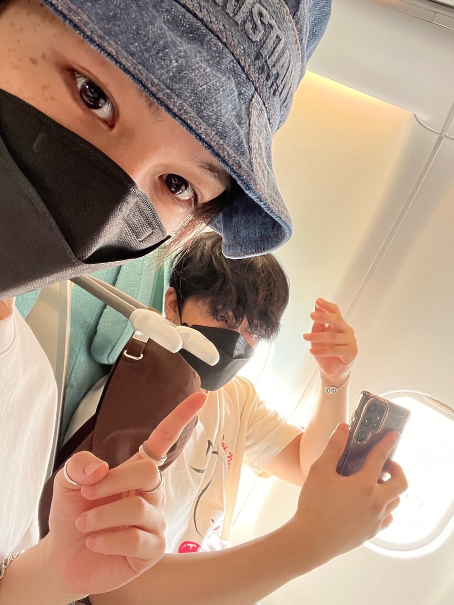 changlixfolder's tweet photo. i find this genre of felix and changbin very very endearing i just can’t seem to explain but like??? adorable felix who finds adorable changbin adorable 🥹🫶🏻 https://t.co/HYVJNOYAeT