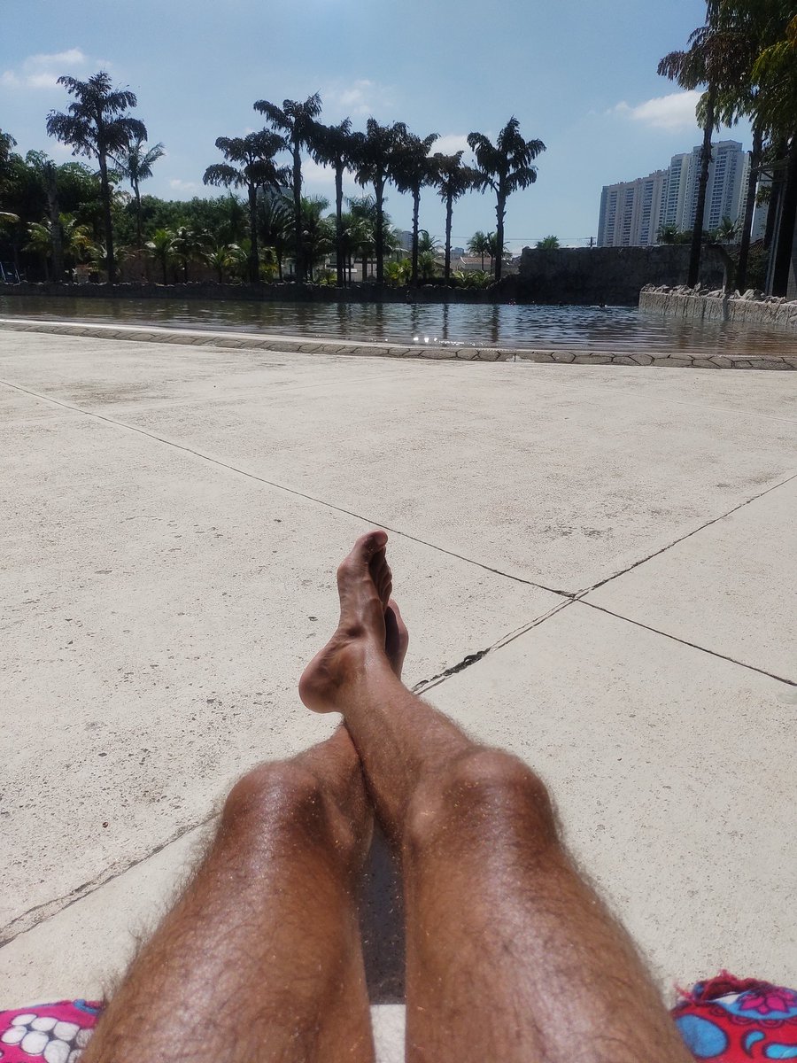 casalegal012's tweet photo. A esposa pira quando eu fico de sunga fazendo marquinha. https://t.co/8gWIVmPJis