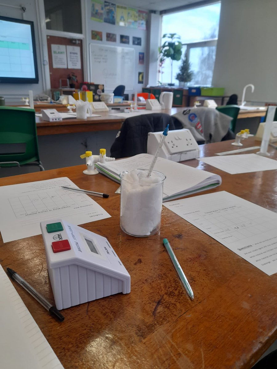 PatchwayS's tweet photo. Year 11 have been investigating what material is the best at insulation #ambitious #respectful #excellent @olympustrust @patchwayc_s https://t.co/mL9lXb5NED